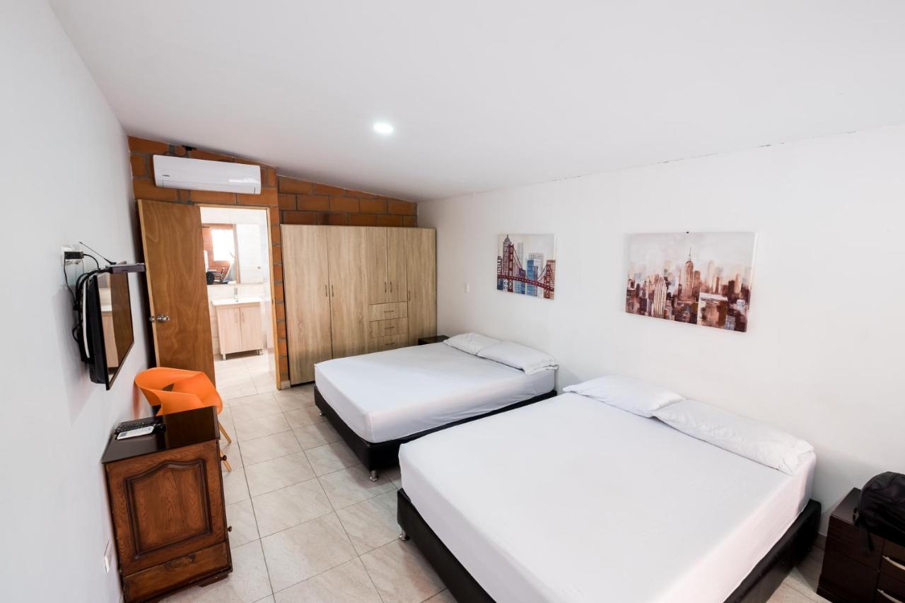 Medellin Backpacker Hostel מראה חיצוני תמונה