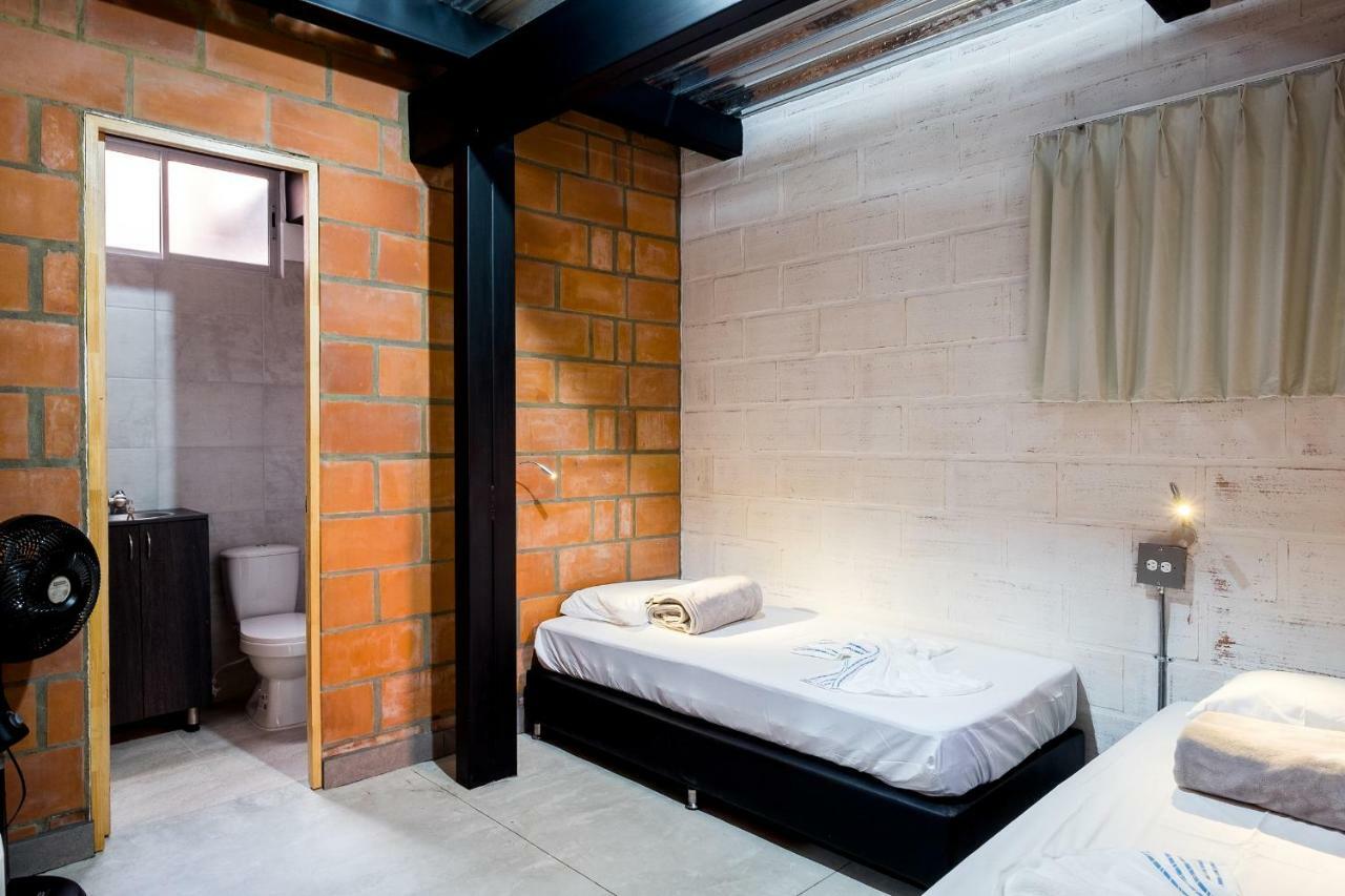 Medellin Backpacker Hostel מראה חיצוני תמונה